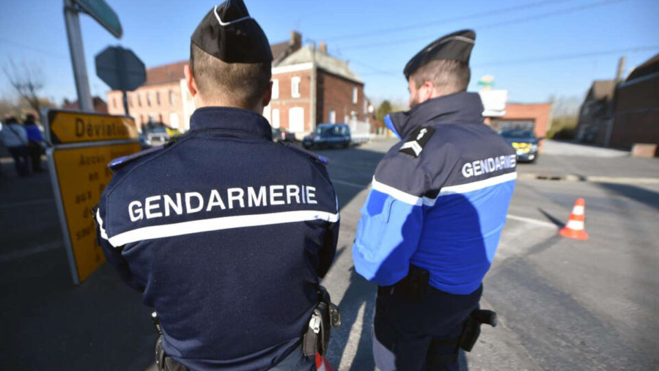 Un gendarme tué et cinq blessés dans deux opérations en France