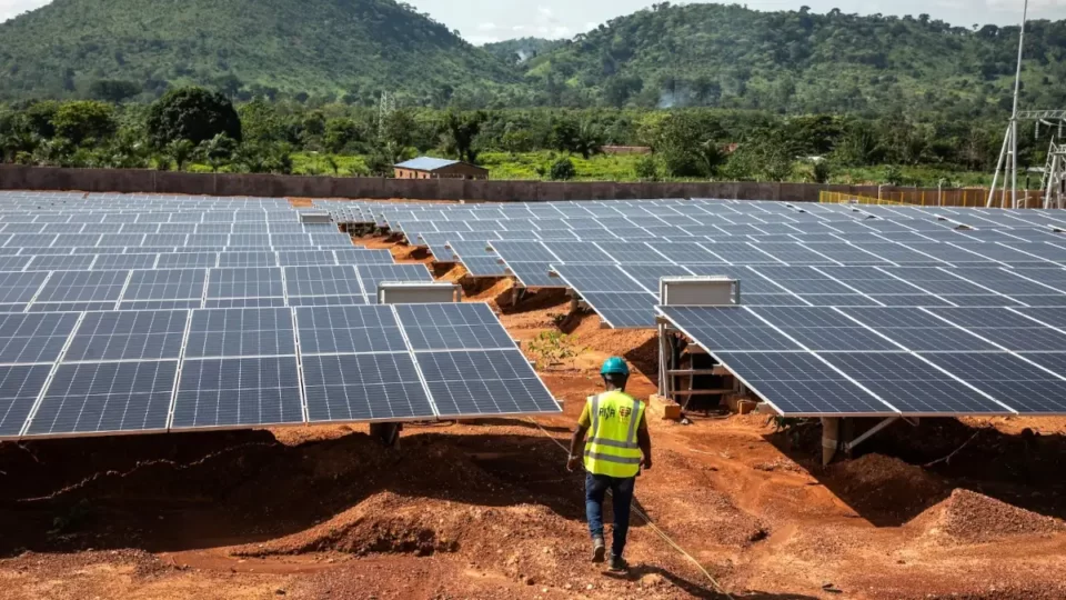 La Russie et la Chine construisent des centrales solaires au Mali pour l'énergie en Afrique