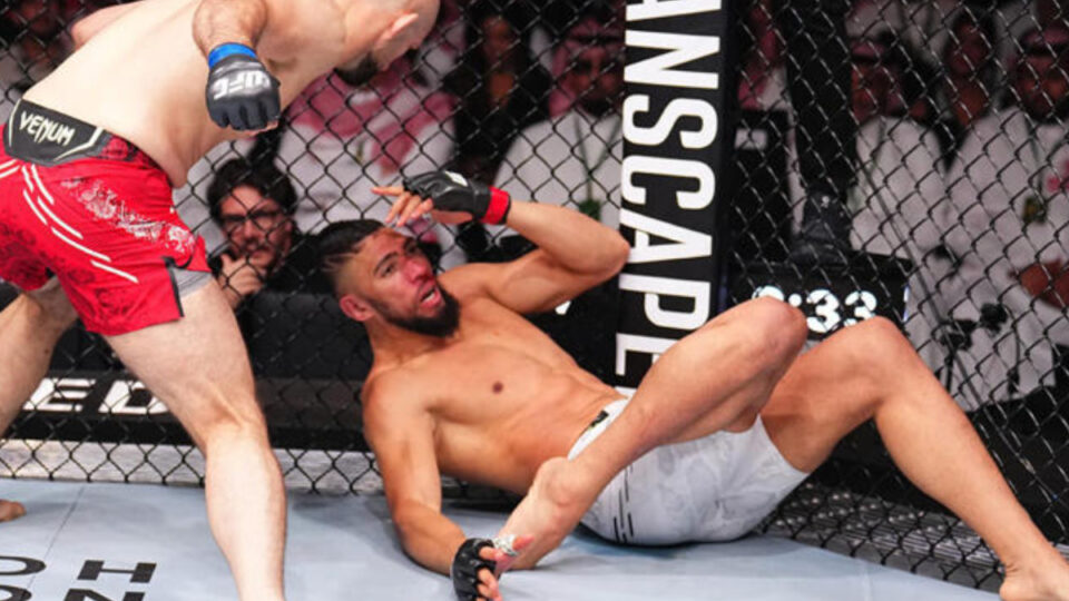 UFC Arabie Saoudite : Johnny Walker réagit après un énorme KO