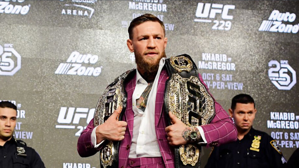 Conor McGregor révèle sa blessure : retour prévu en 2024 !