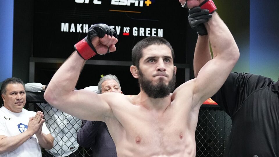 Islam Makhachev touché par une blessure complexe : risque de forfait pour l'année 2024