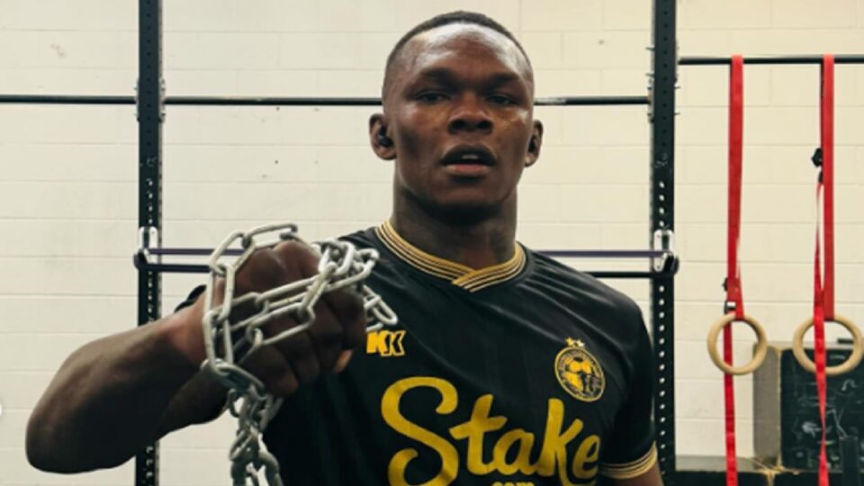 Israel Adesanya en pleine forme avant son combat pour le titre contre Dricus Du Plessis