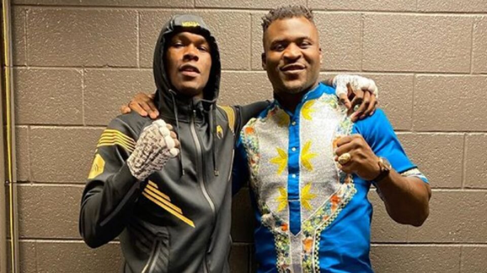 Francis Ngannou soutient Israel Adesanya malgré sa récente défaite au MMA