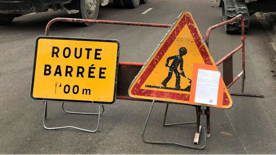 Fermeture de la contre-allée côté plage et de la piste des pêches à Fidjrossè au Bénin: travaux en cours