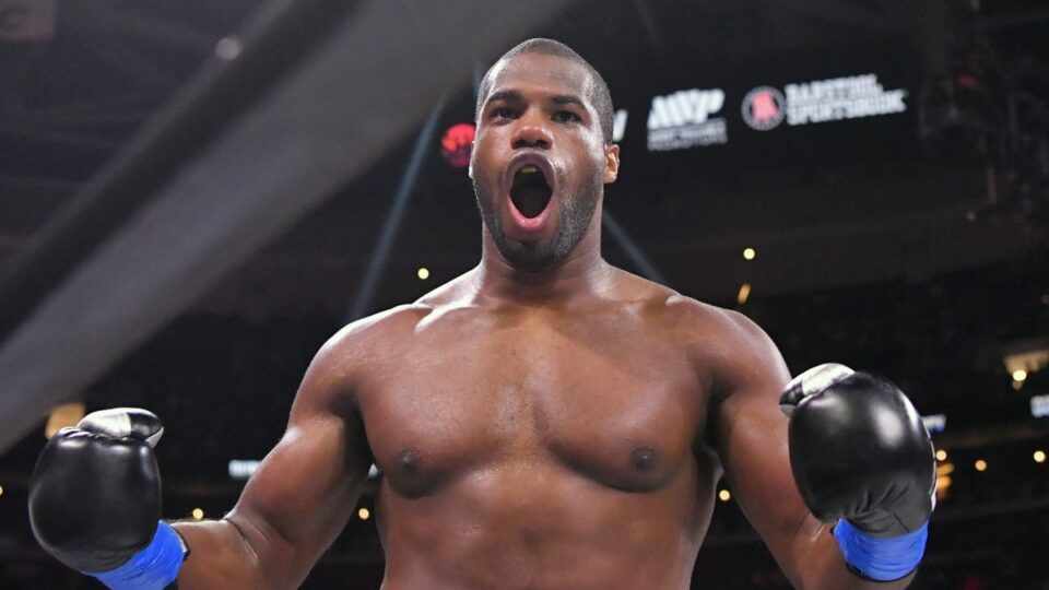 Daniel Dubois réagit à sa victoire sur Anthony Joshua à Wembley.