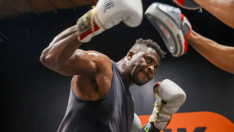 Retour de Francis Ngannou à Riyad : Physique impressionnant à l'approche du combat