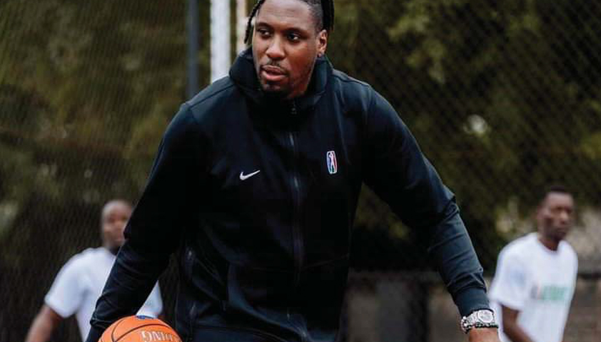 Ian Mahinmi, ancien de la NBA, au cœur de la Summer League béninoise: objectif développement basketball au Bénin.