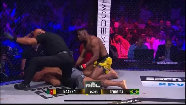 PFL : Francis Ngannou domine Renan Ferreira en Arabie saoudite