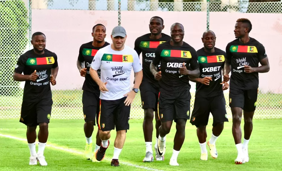 Maillots sans marque pour le stage des Lions Indomptables au Cameroun